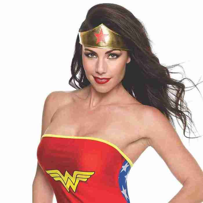 Wonder Woman Tiara Detailansicht roter Stern goldenes Design