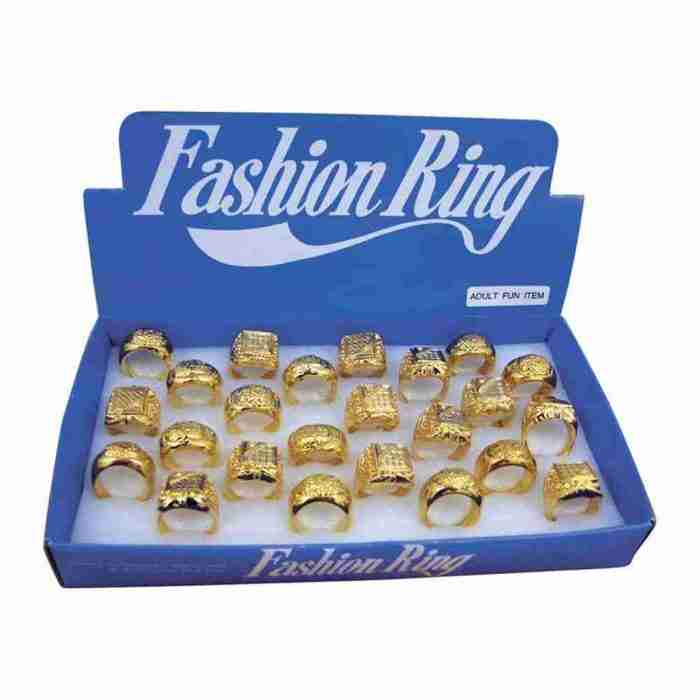 Gold Sovereign Ringe Detailansicht Kostüm Schmuck