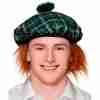 Schottische Mütze grün Tam o Shanter mit Auburn Haar Tartan